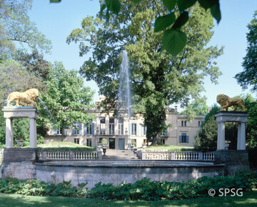 Brunnen mit goldenen Löwen